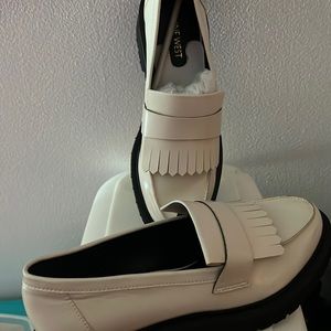Bran new never worn Nine West loafers are back!